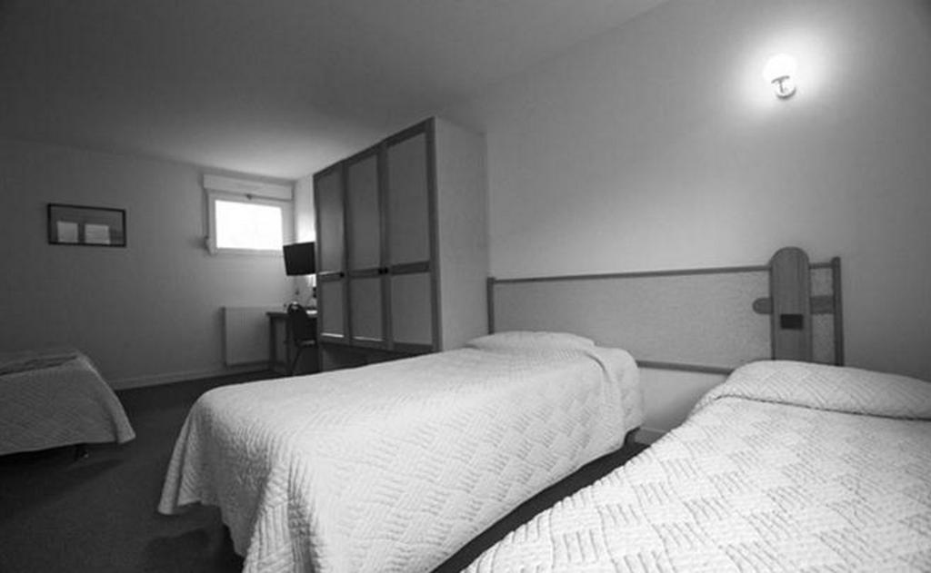 Hotel-Restaurant De L'Abbaye Plancoet Room photo