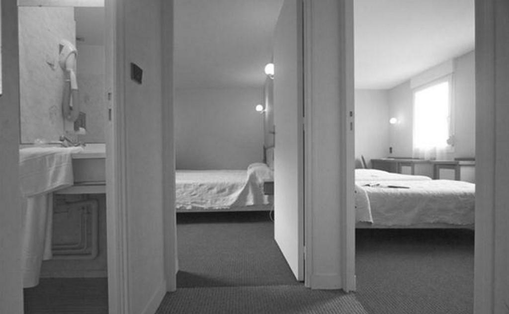 Hotel-Restaurant De L'Abbaye Plancoet Room photo