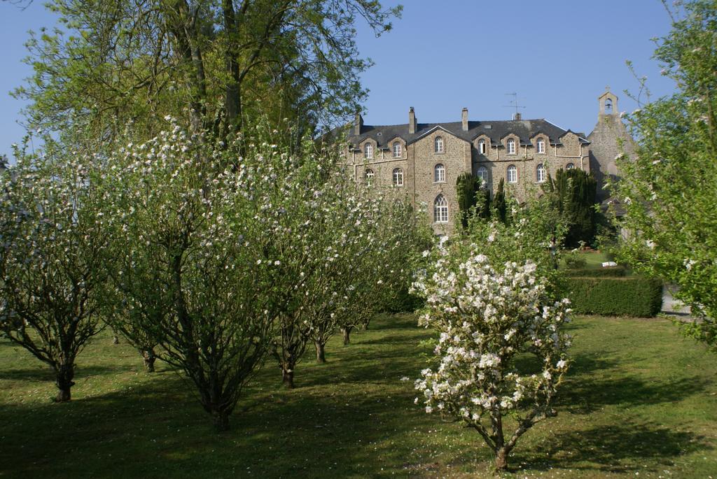 Hotel-Restaurant De L'Abbaye Plancoet Exterior photo